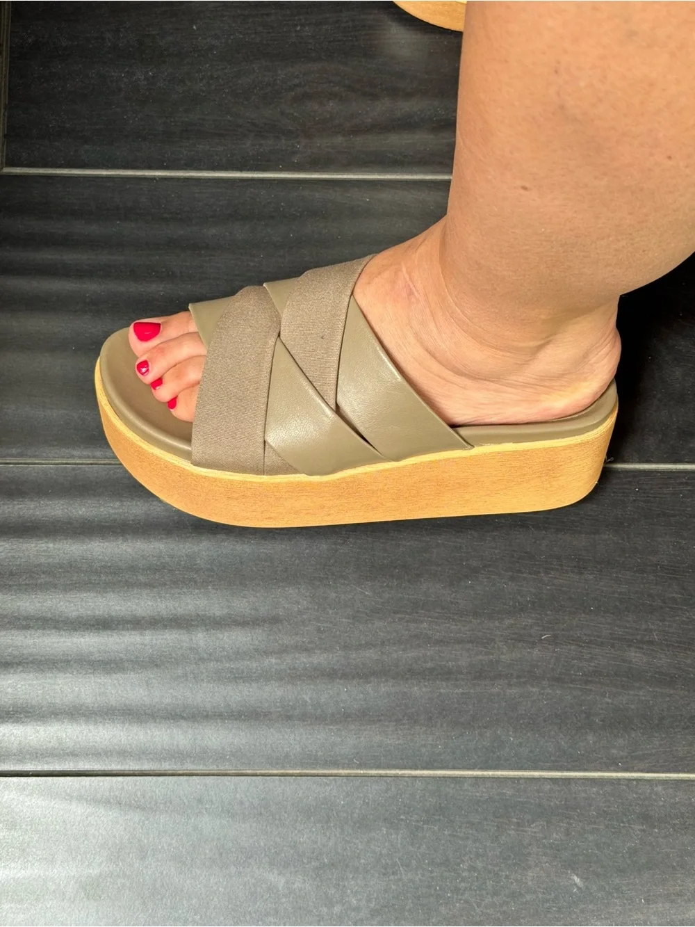Lucky Brand Women's Taupe Platform Slide Sandals size 8